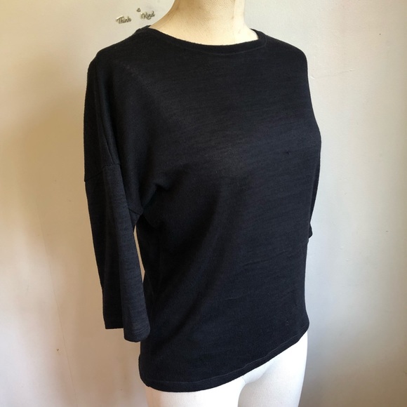 Kim Rogers 3/4 sleeve light weave sweater. - Picture 2 of 4